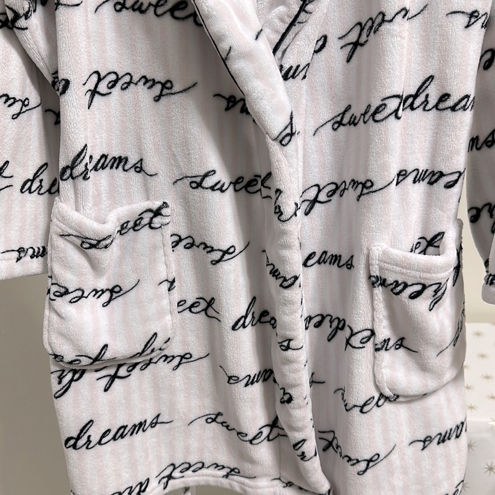 Victoria Secret M/L 2 pocket Multicolor Robe. Excellent Condition! - Picture 7 of 11
